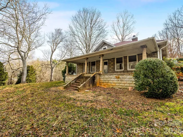 $495,000 | 385 Chunns Cove Road, Asheville, NC 28805