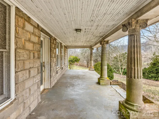$495,000 | 385 Chunns Cove Road, Asheville, NC 28805