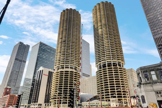 $2,500 | 300 North State Street, Unit 4710, Chicago, IL 60654