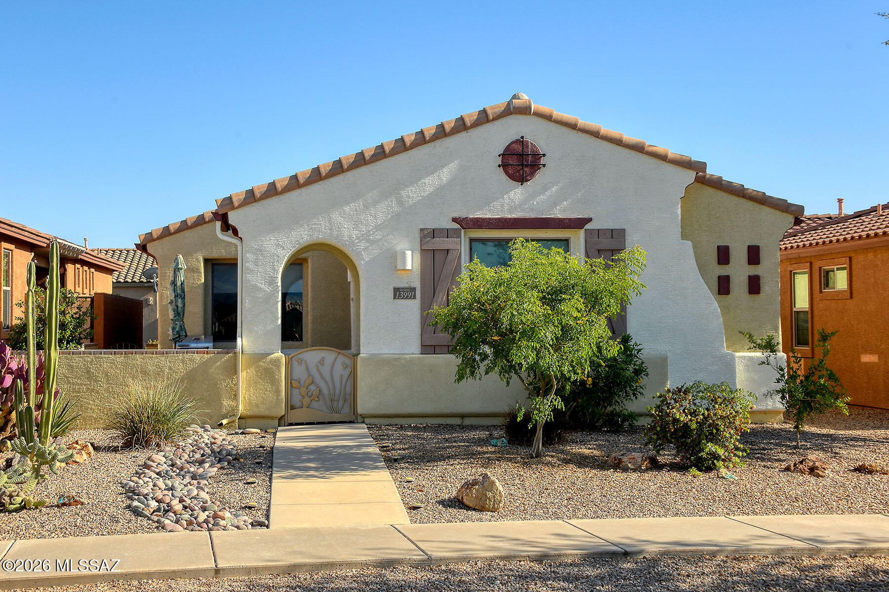 13991 East Cheavront Loop Vail, AZ 85641 - Photo 33 of 47 a front view of a house with garden