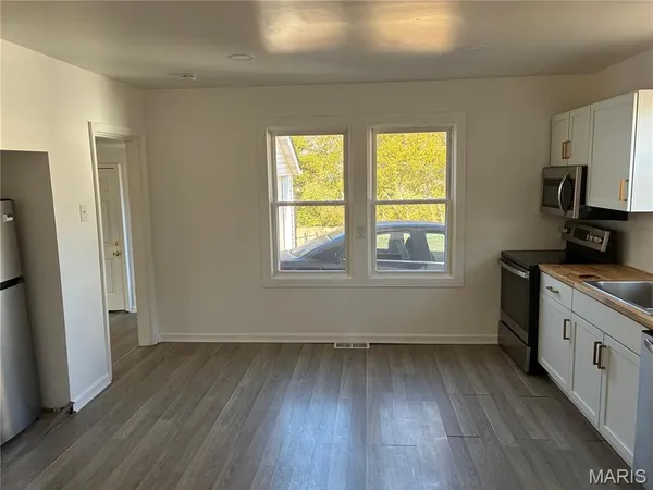 $1,500 | 301 Day Drive, Ferguson, MO 63135
