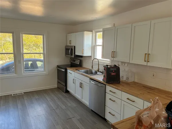 $1,500 | 301 Day Drive, Ferguson, MO 63135