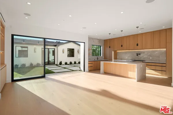 $20,000 | 3517 Redwood Avenue, Los Angeles, CA 90066