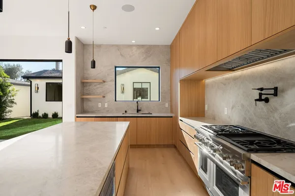 $20,000 | 3517 Redwood Avenue, Los Angeles, CA 90066