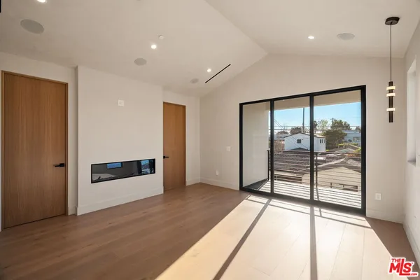 $20,000 | 3517 Redwood Avenue, Los Angeles, CA 90066