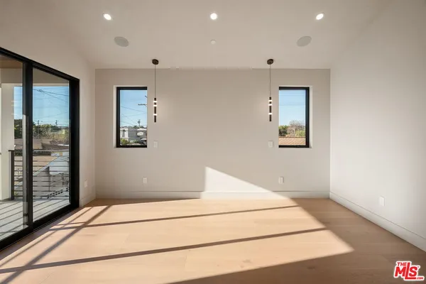 $20,000 | 3517 Redwood Avenue, Los Angeles, CA 90066