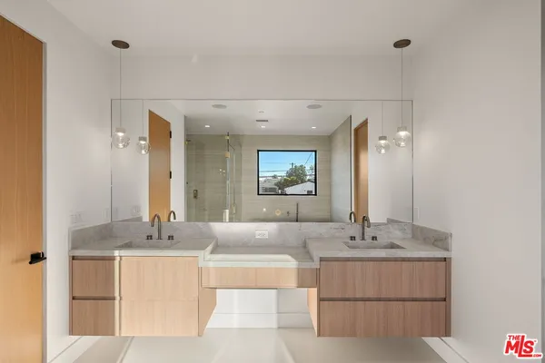 $20,000 | 3517 Redwood Avenue, Los Angeles, CA 90066