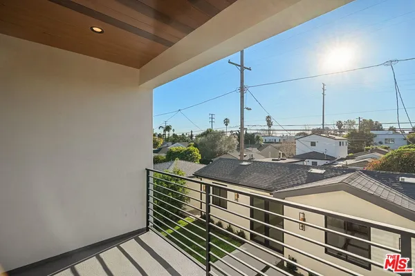 $20,000 | 3517 Redwood Avenue, Los Angeles, CA 90066