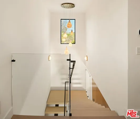 $20,000 | 3517 Redwood Avenue, Los Angeles, CA 90066