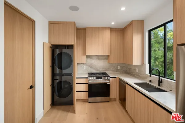 $20,000 | 3517 Redwood Avenue, Los Angeles, CA 90066