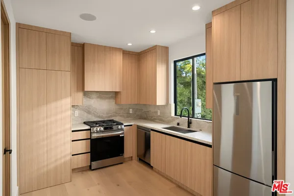 $20,000 | 3517 Redwood Avenue, Los Angeles, CA 90066