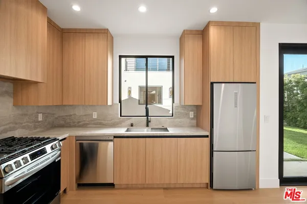 $20,000 | 3517 Redwood Avenue, Los Angeles, CA 90066