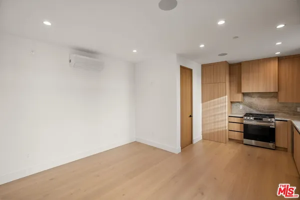 $20,000 | 3517 Redwood Avenue, Los Angeles, CA 90066