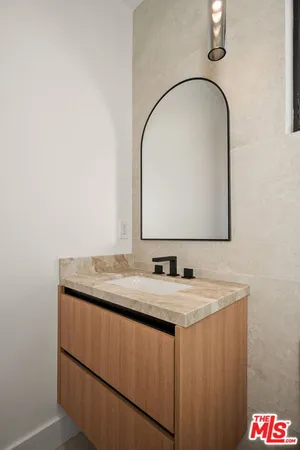 $20,000 | 3517 Redwood Avenue, Los Angeles, CA 90066