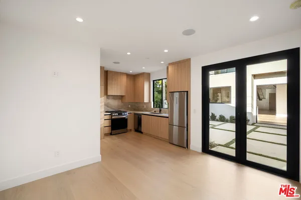 $20,000 | 3517 Redwood Avenue, Los Angeles, CA 90066