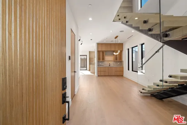 $20,000 | 3517 Redwood Avenue, Los Angeles, CA 90066