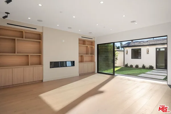 $20,000 | 3517 Redwood Avenue, Los Angeles, CA 90066