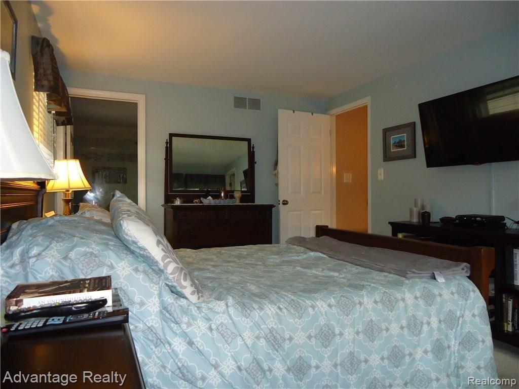 41911 Hanford Road Canton, MI 48187 - Photo 26 of 37 DSC04596.JPG