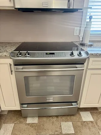 $2,000 | 789 Mt Pleasant Street, Unit 2, New Bedford, MA 02745
