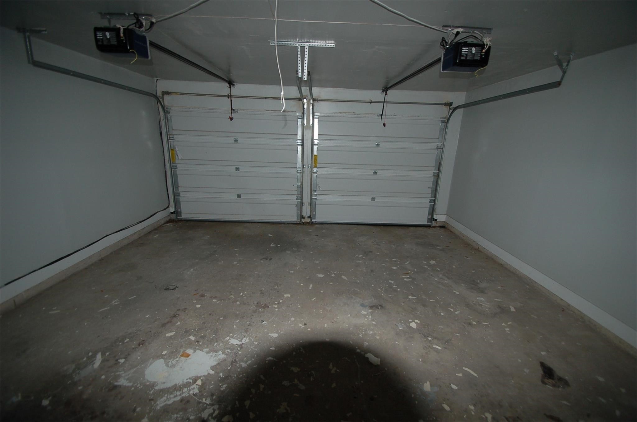 3338 Walhalla Drive Houston, TX 77066 - Photo 12 of 18 2 car garage