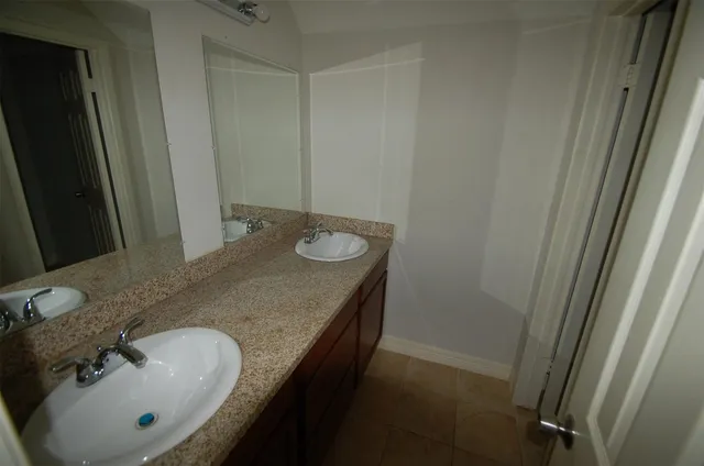 $2,100 | 3338 Walhalla Drive, Houston, TX 77066