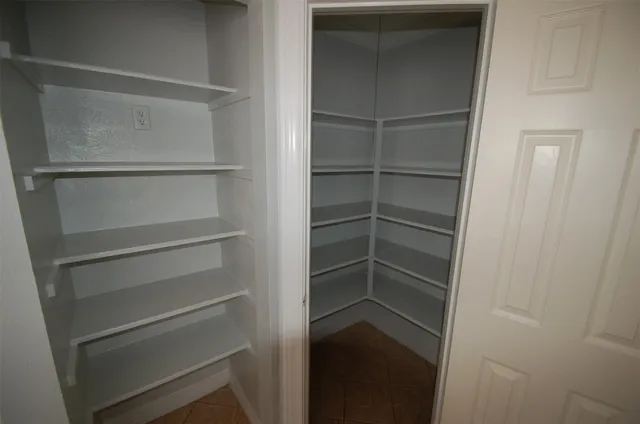 $2,100 | 3338 Walhalla Drive, Houston, TX 77066