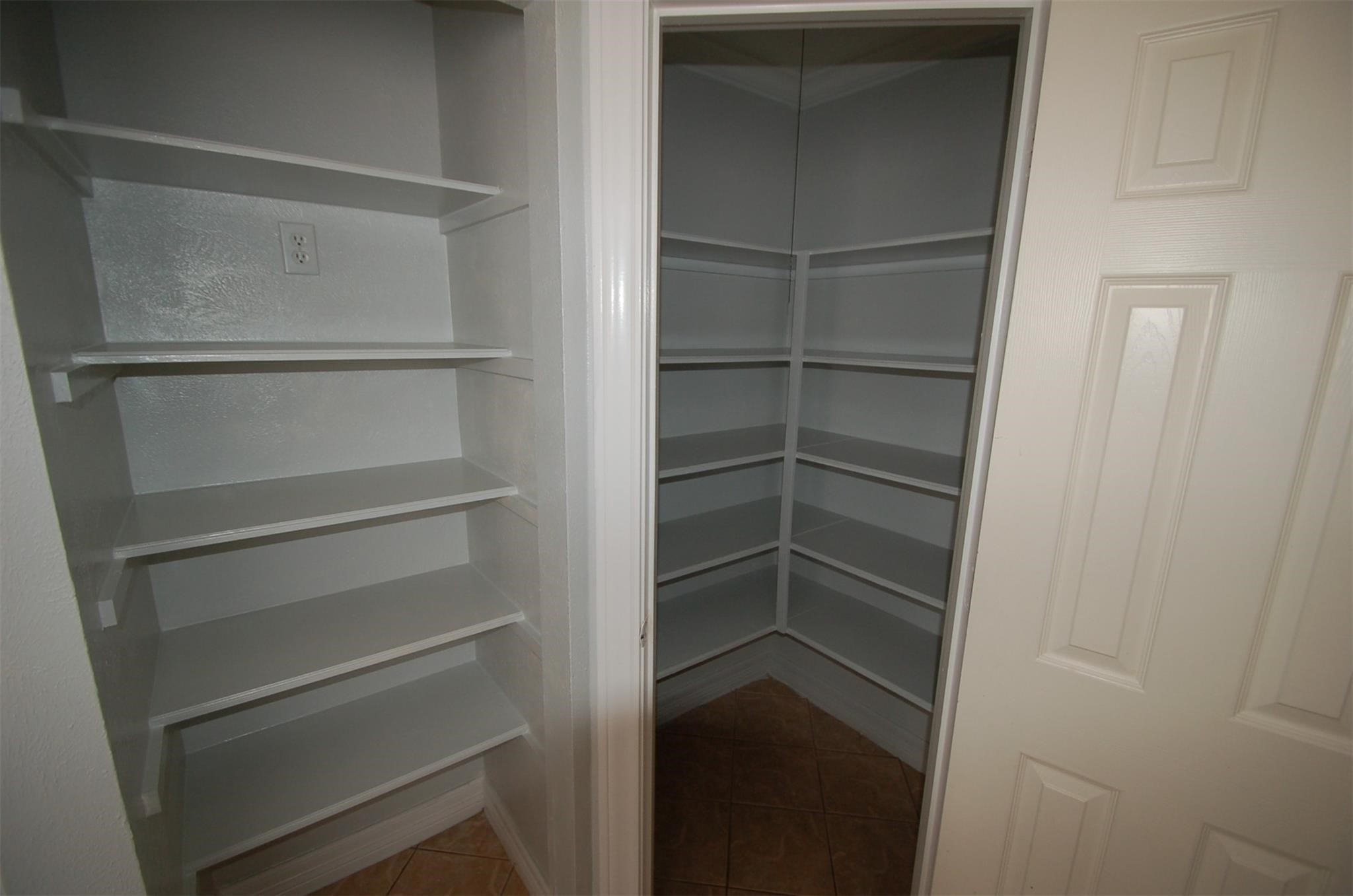 3338 Walhalla Drive Houston, TX 77066 - Photo 6 of 18 Large pantry