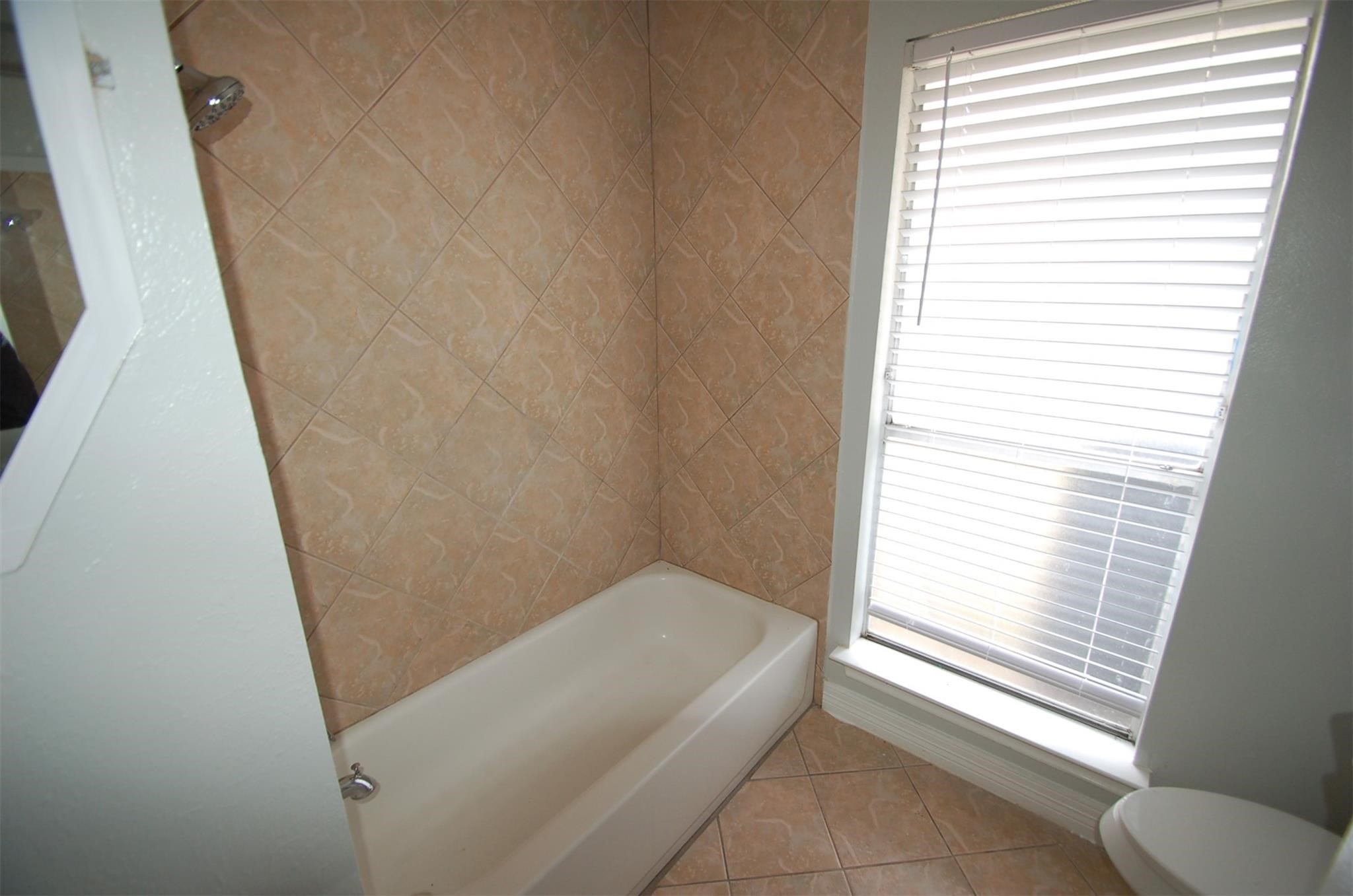 3338 Walhalla Drive Houston, TX 77066 - Photo 10 of 18