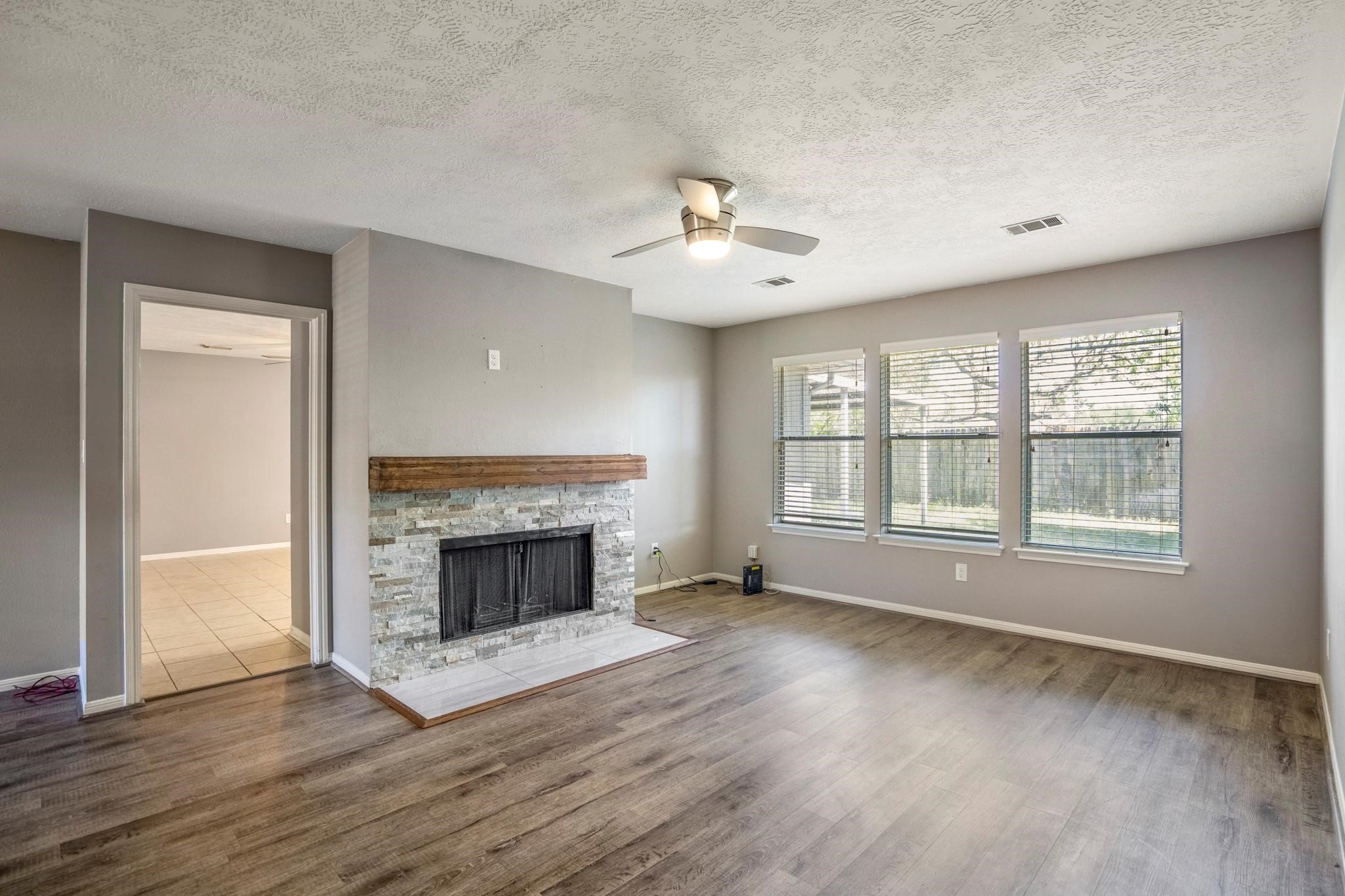 5211 Roserock Lane Spring, TX 77379 - Photo 7 of 31 Gallery Image 7