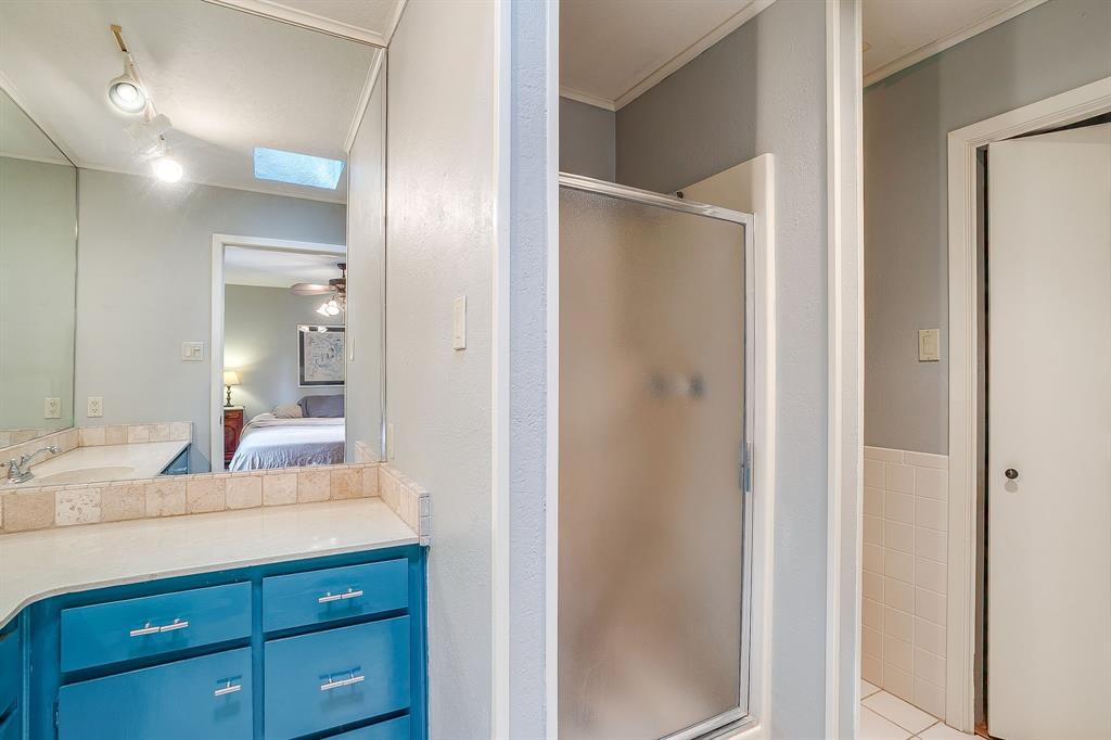 8918 Bellechase Road Granbury, TX 76049 - Photo 29 of 38 a bathroom with a shower sink and mirror