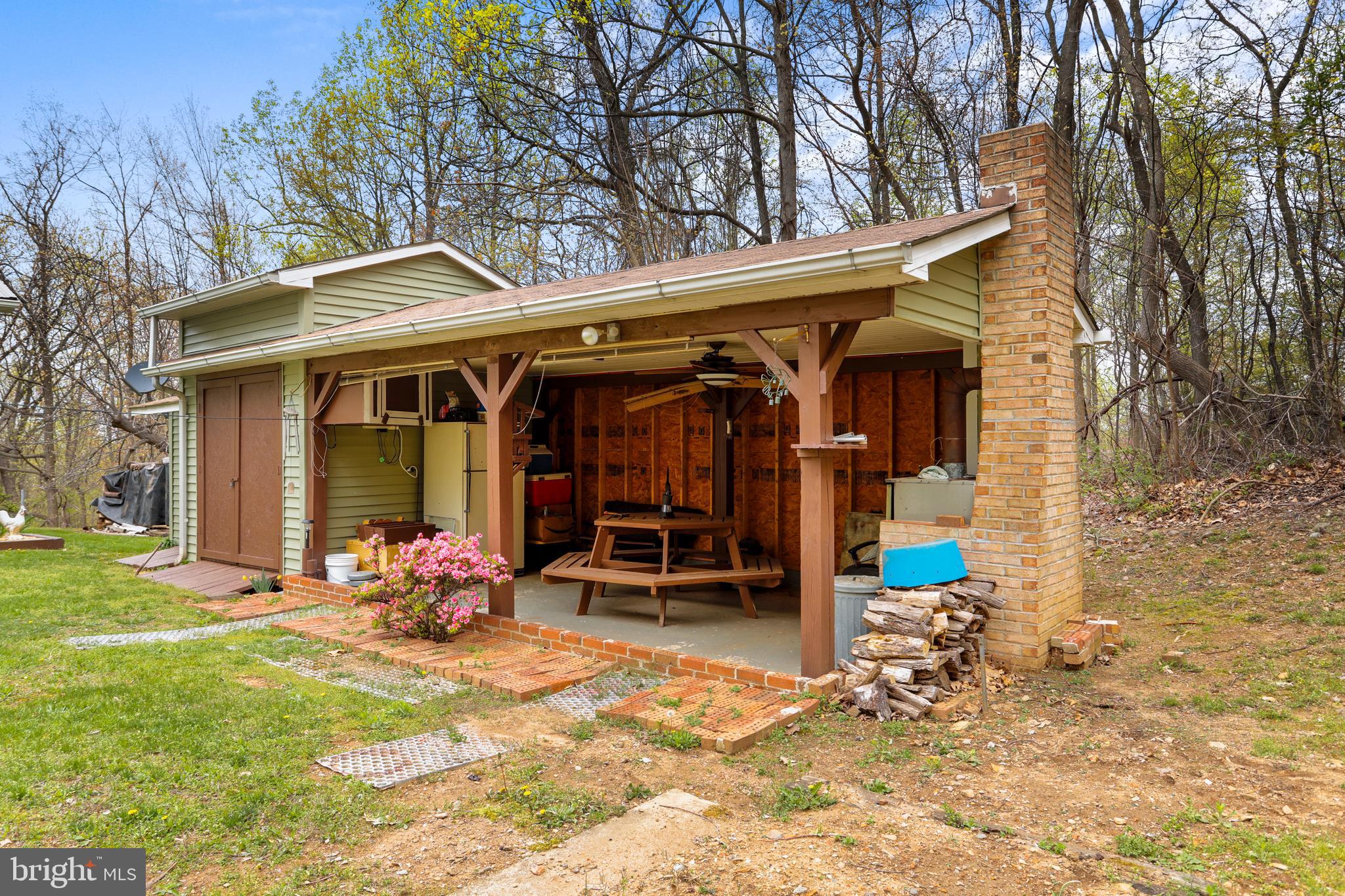 1447 Hoffmaster Road Knoxville, MD 21758 - Photo 8 of 36 Entertaining space