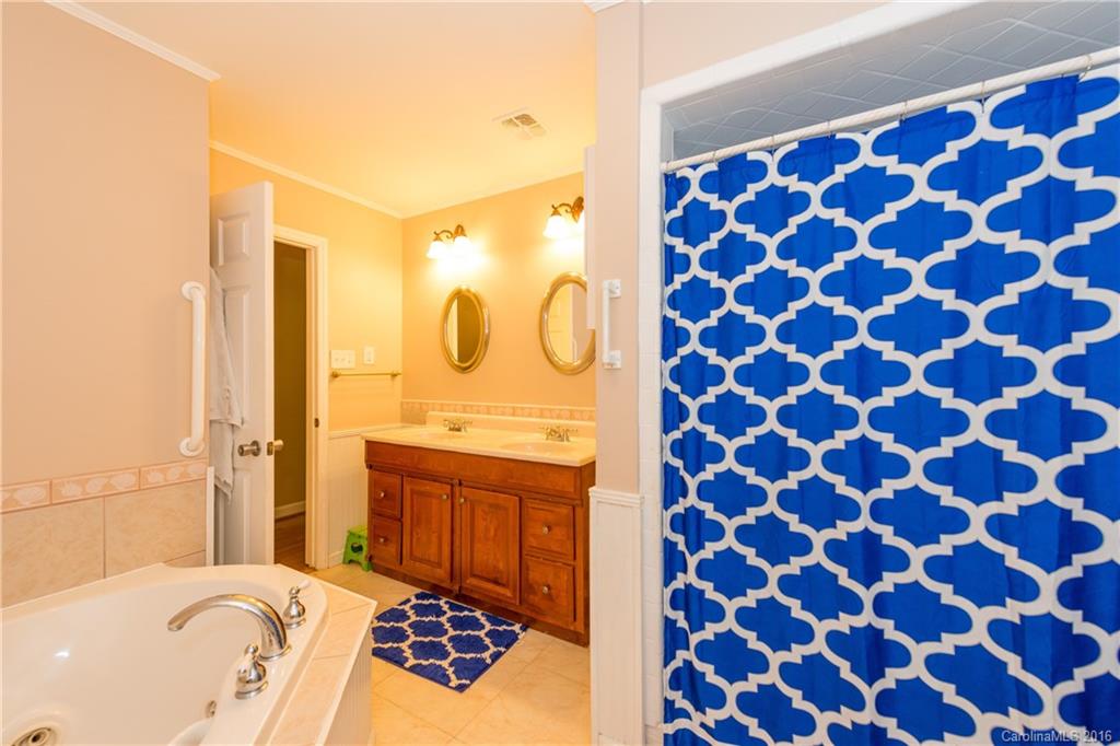 100 Lansdowne Road Charlotte, NC 28270 - Photo 11 of 19 Gallery Image 11