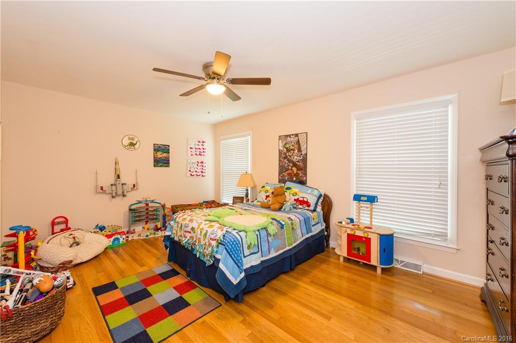 100 Lansdowne Road Charlotte, NC 28270 - Photo 7 of 19 Gallery Image 7