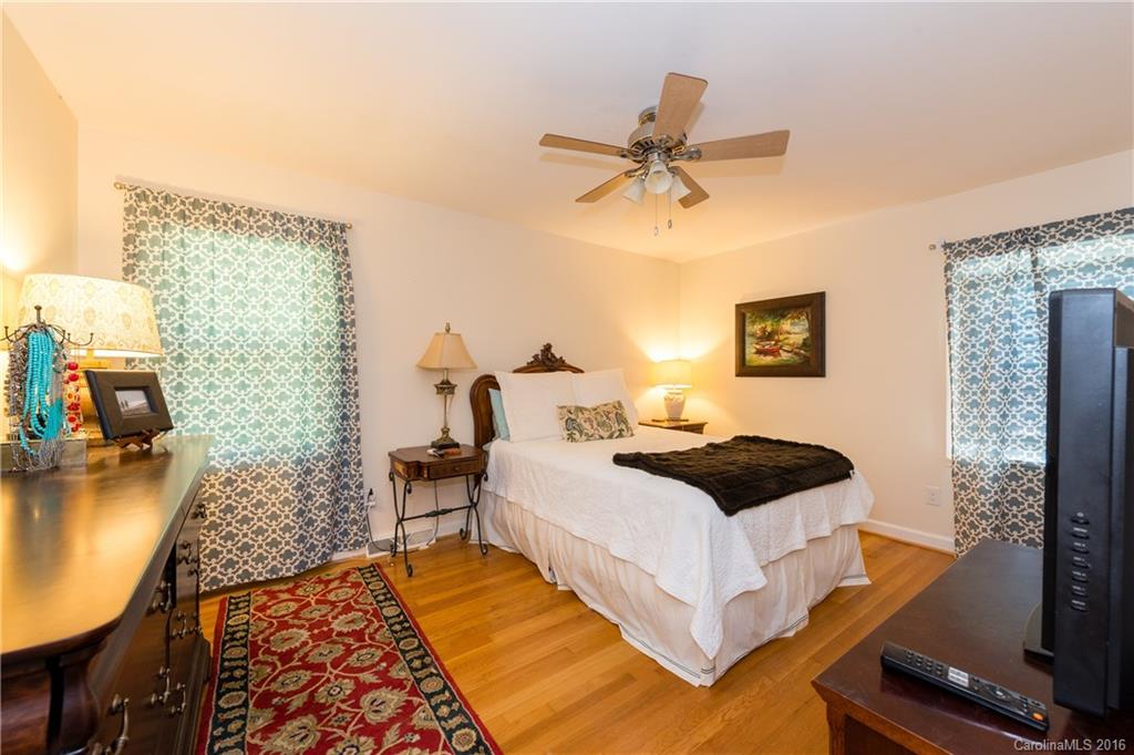 100 Lansdowne Road Charlotte, NC 28270 - Photo 8 of 19 Gallery Image 8