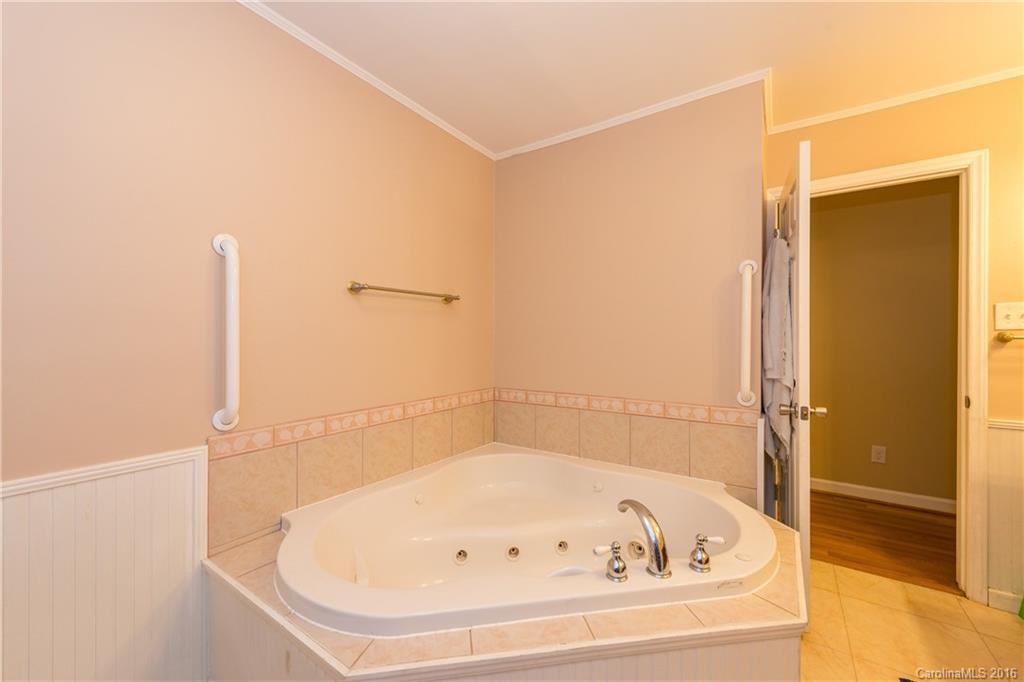 100 Lansdowne Road Charlotte, NC 28270 - Photo 10 of 19 Gallery Image 10