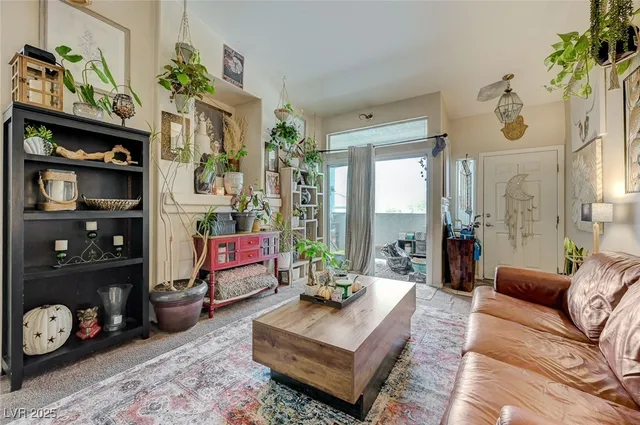 $300,000 | 2305 West Horizon Ridge Parkway, Unit 1223, Henderson, NV 89052