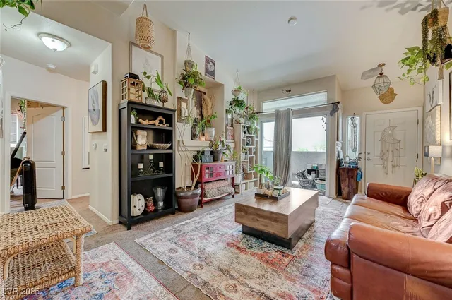 $300,000 | 2305 West Horizon Ridge Parkway, Unit 1223, Henderson, NV 89052