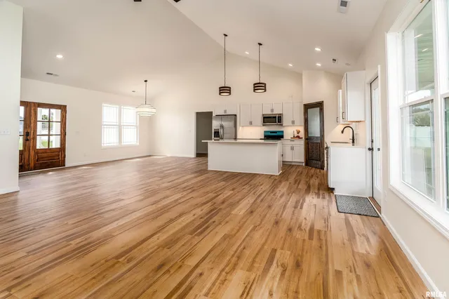 $435,000 | 1106 Horizon Drive, Marion, IL 62959