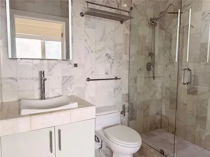 $3,400 | 6701 Biscayne Boulevard, Unit 303, Miami, FL 33138