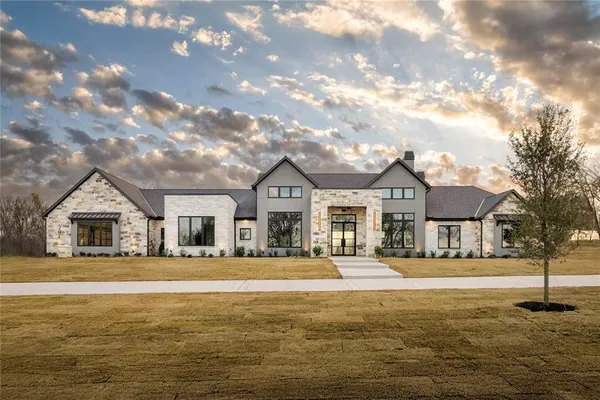 $1,504,900 | 204 Dan Russell, Weatherford, TX 76087