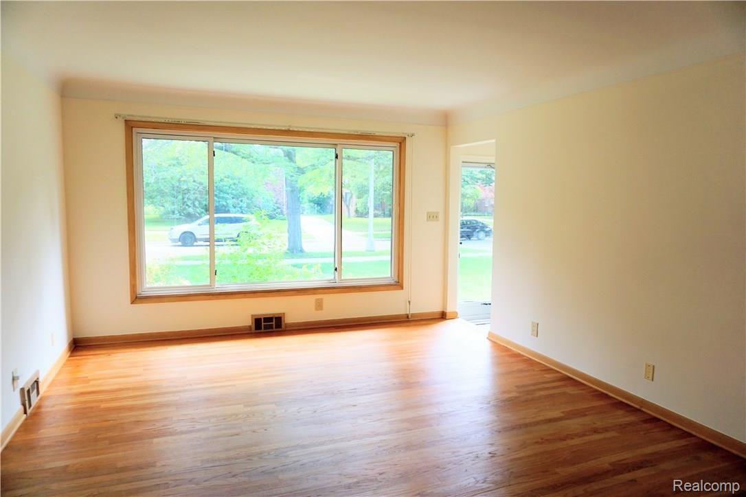 902 Hampton Road Grosse Pointe, MI 48236 - Photo 11 of 47 DSC00279.jpg