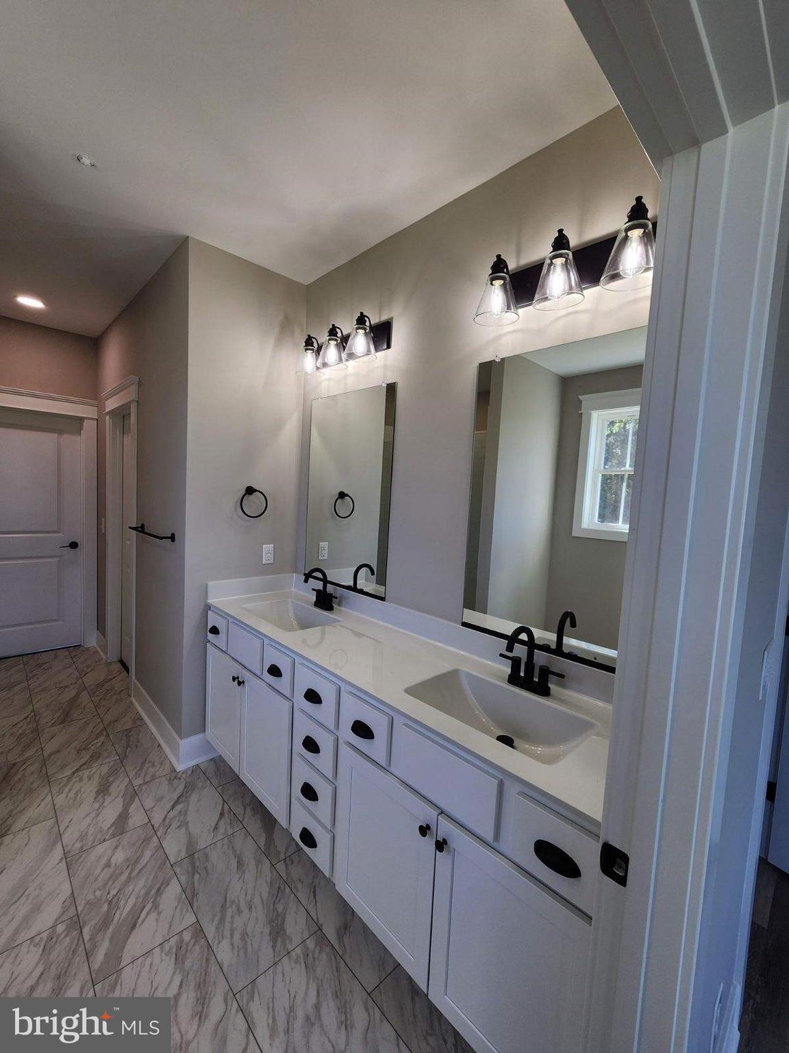 302 Hayden Road Centreville, MD 21617 - Photo 7 of 12 Large Master Bath