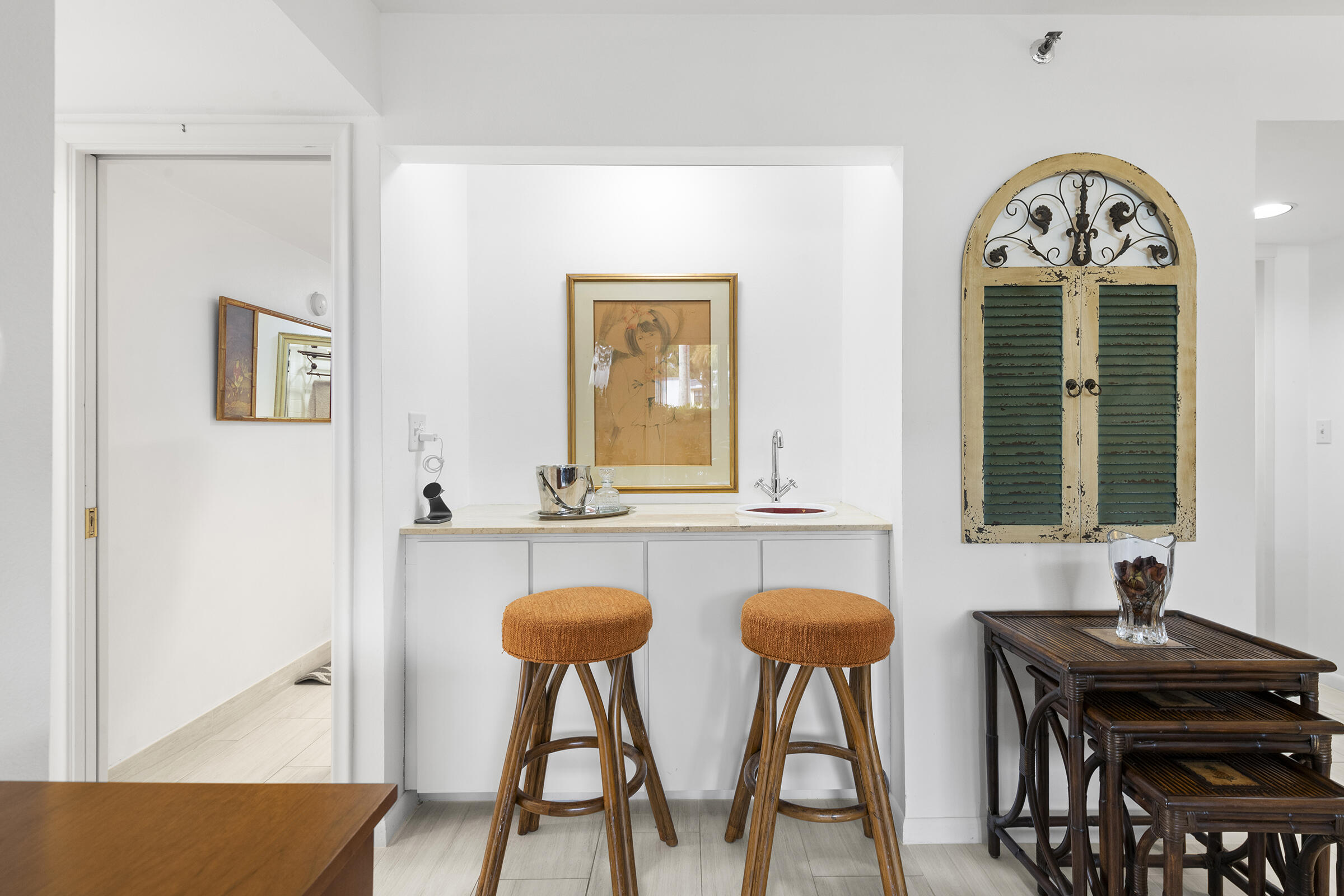 6845 Willow Wood Drive, Unit 3012 Boca Raton, FL 33434 - Photo 8 of 28 a view of a livingroom with furniture window and wooden floor