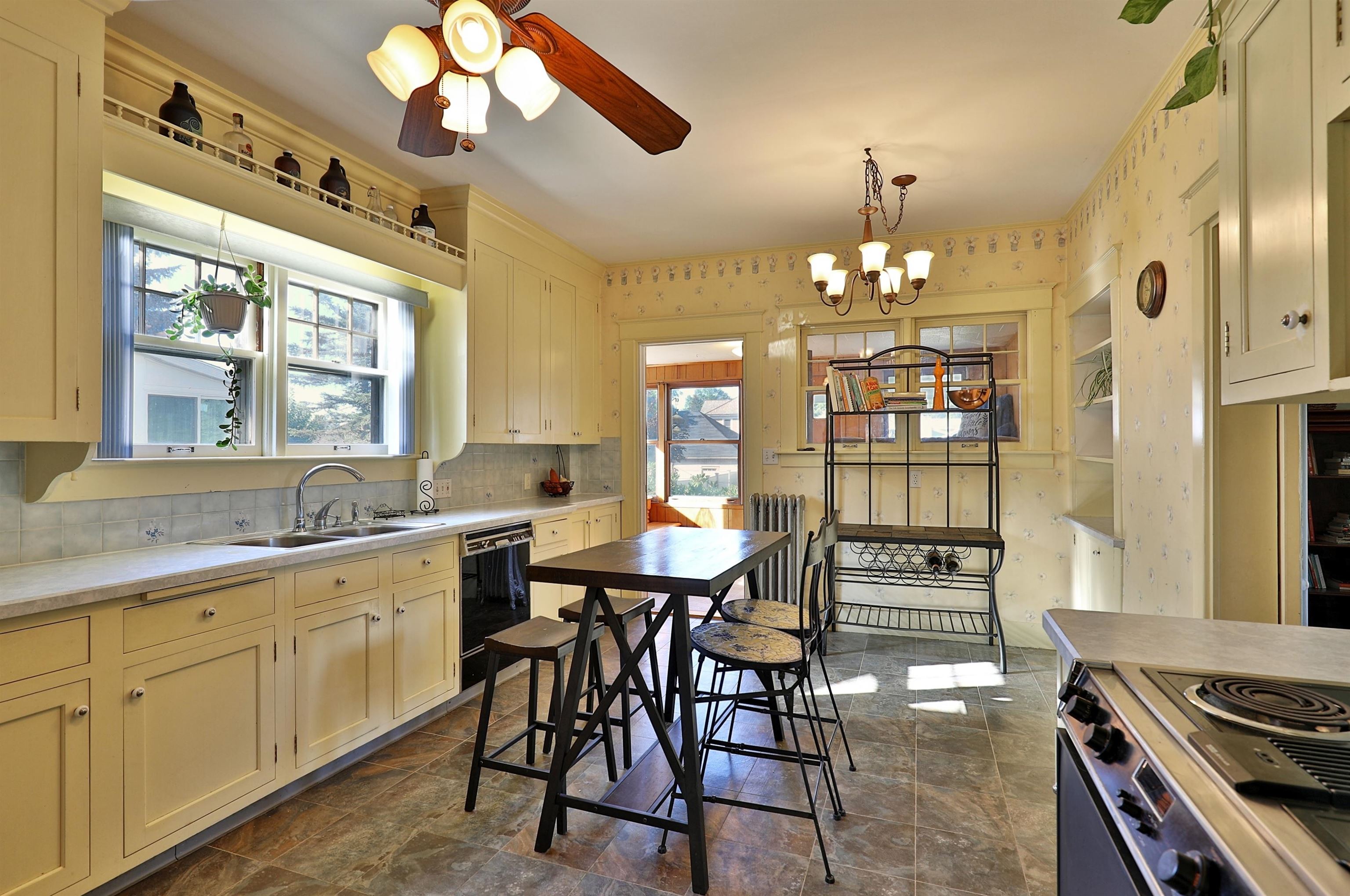 7 Porter Street Rutland, VT 05701 - Photo 3 of 40