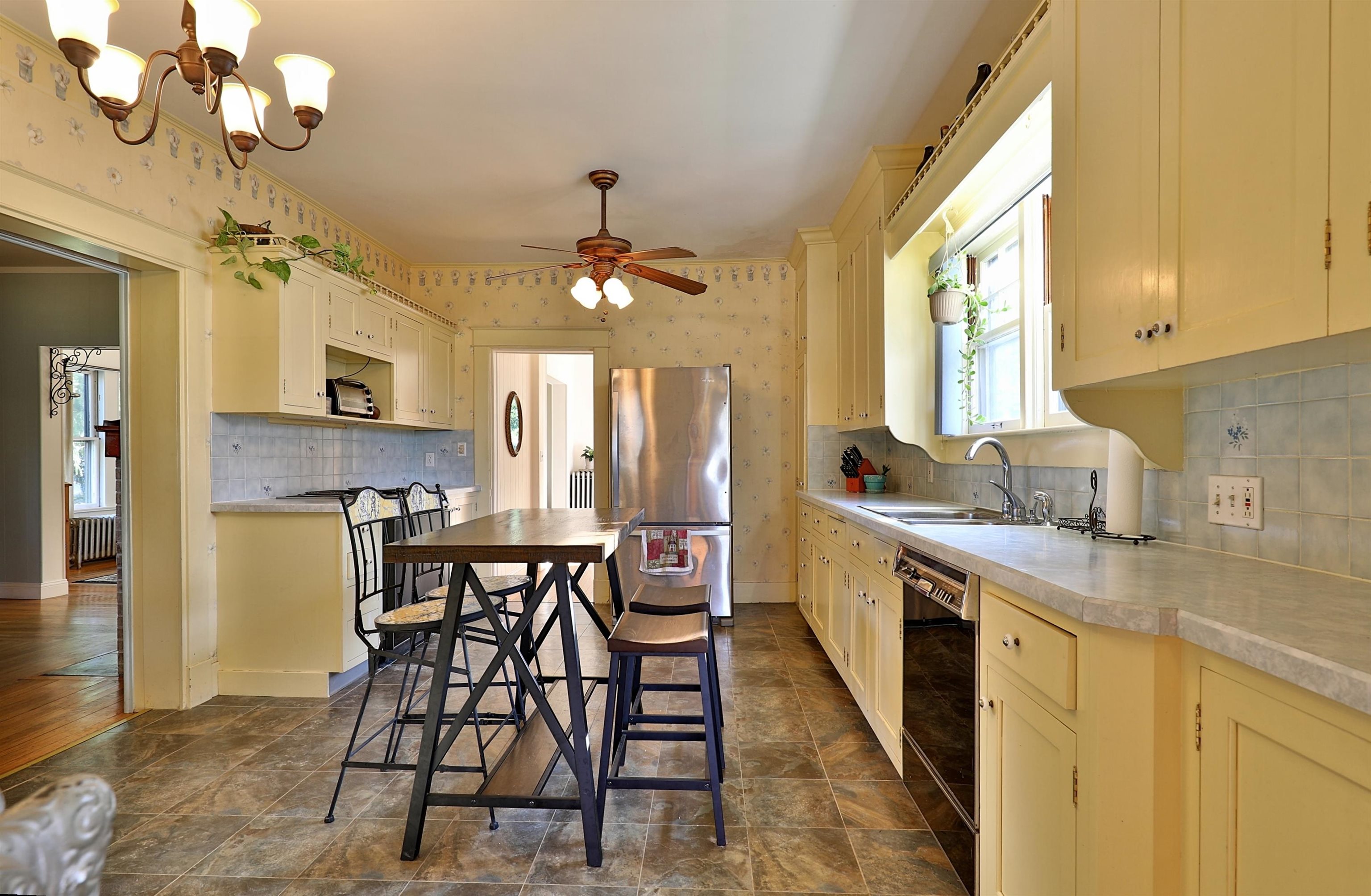 7 Porter Street Rutland, VT 05701 - Photo 4 of 40