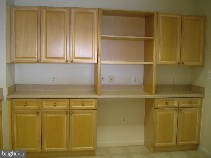 19375 Cypress Ridge Terrace, Unit 1105 Leesburg, VA 20176 - Photo 11 of 17 Kitchen