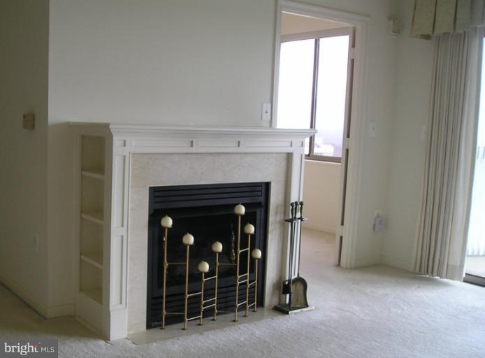 19375 Cypress Ridge Terrace, Unit 1105 Leesburg, VA 20176 - Photo 15 of 17 Living Room