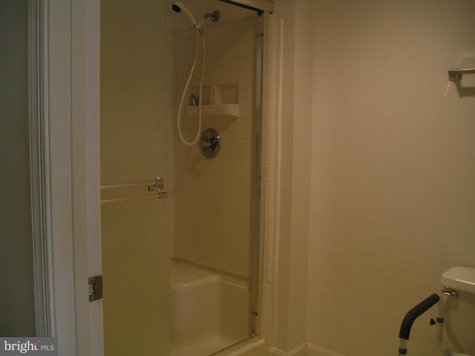 19375 Cypress Ridge Terrace, Unit 1105 Leesburg, VA 20176 - Photo 4 of 17 Bath