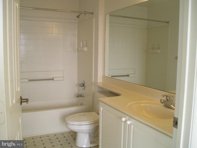 19375 Cypress Ridge Terrace, Unit 1105 Leesburg, VA 20176 - Photo 6 of 17 Bath