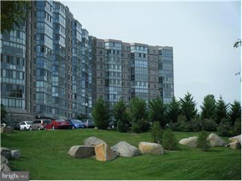 19375 Cypress Ridge Terrace, Unit 1105 Leesburg, VA 20176 - Photo 7 of 17 Exterior (Rear)